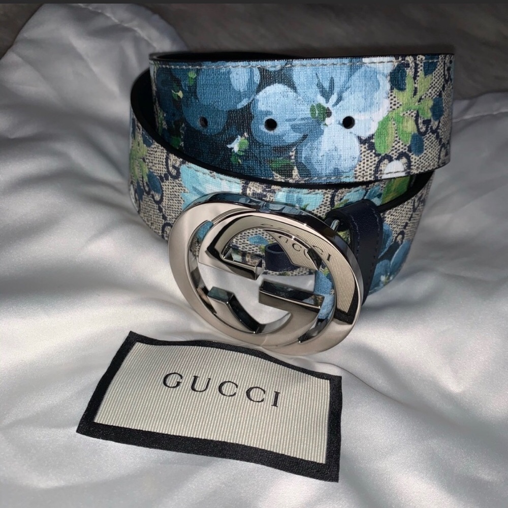 Gucci blooms belt size 75 (US 0-2)